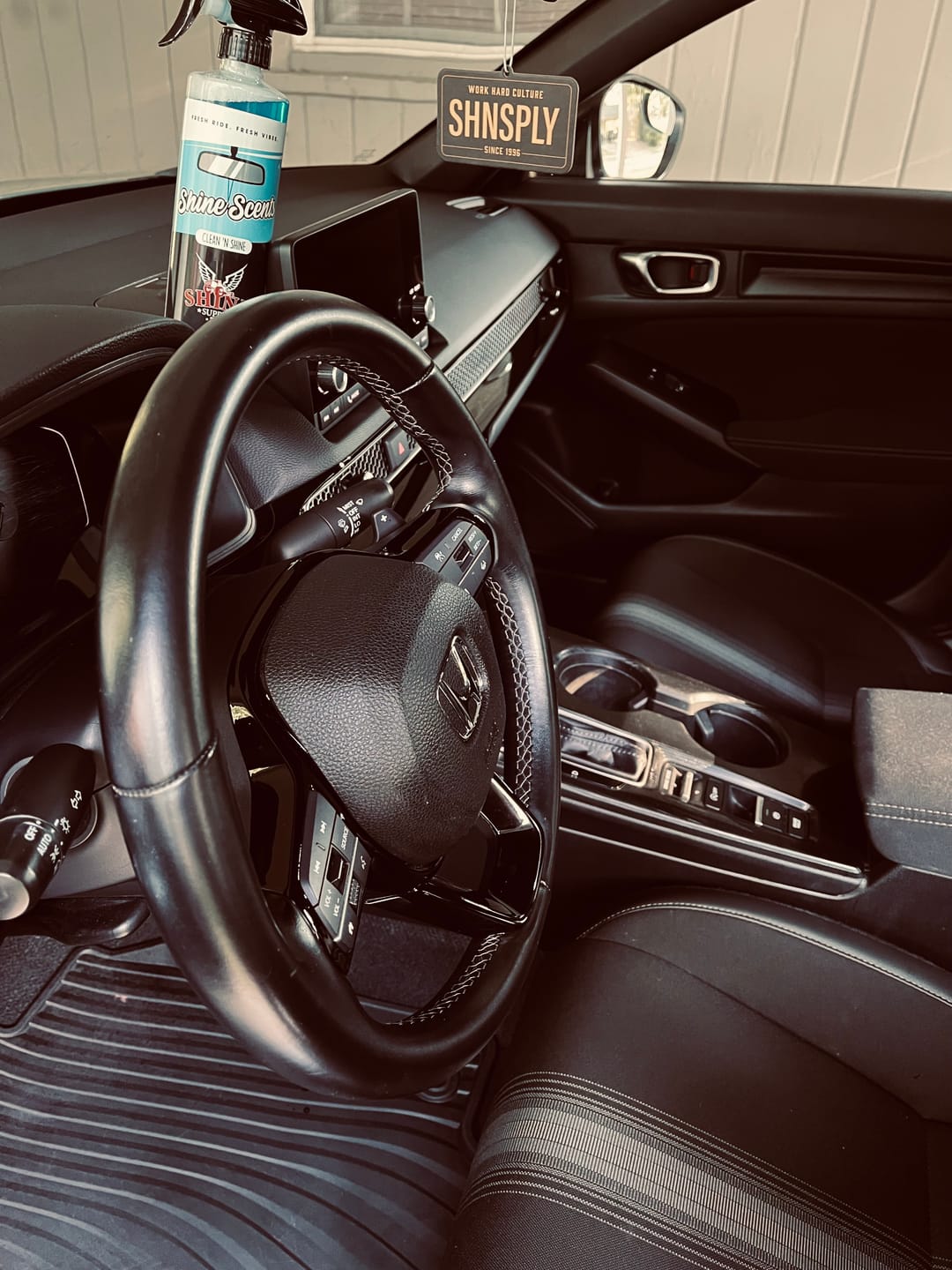 Customer photo review of "Shine Scents" Clean 'N Shine - 16oz. w/ Black Sprayer