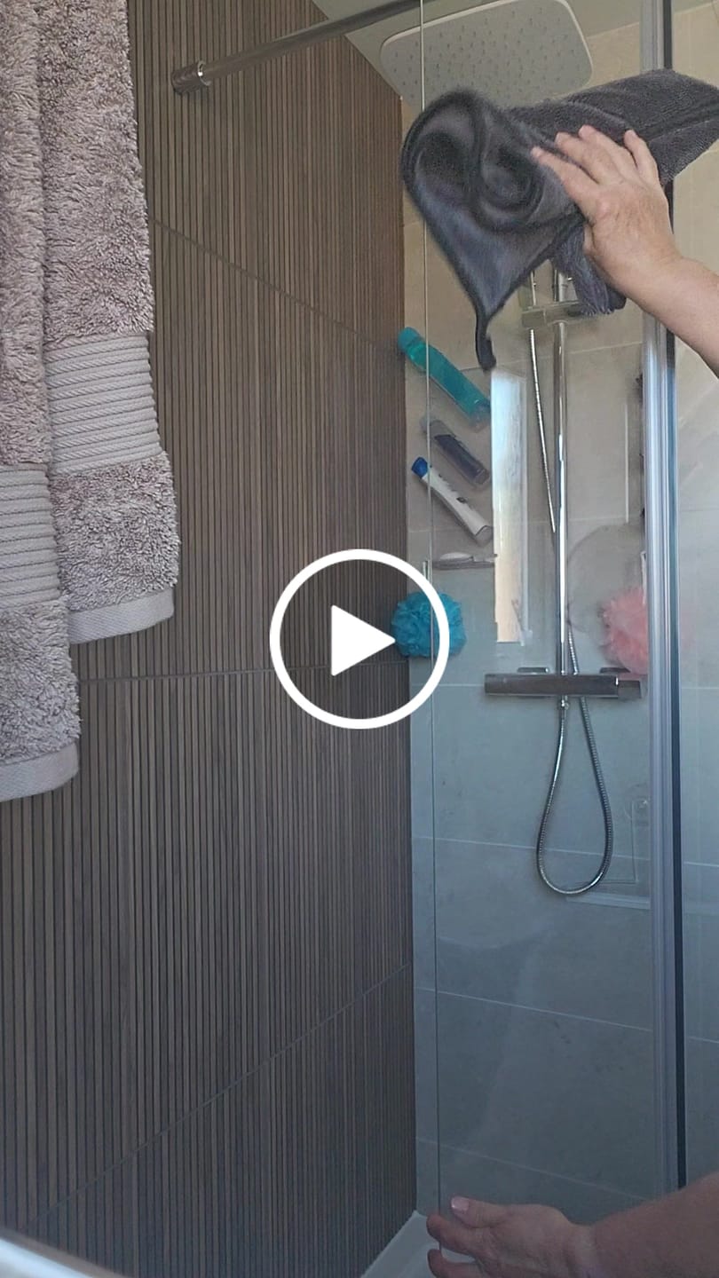 Customer video review of Magicwipe™ – XXL Bathroom Drying Cloth (40x60cm)