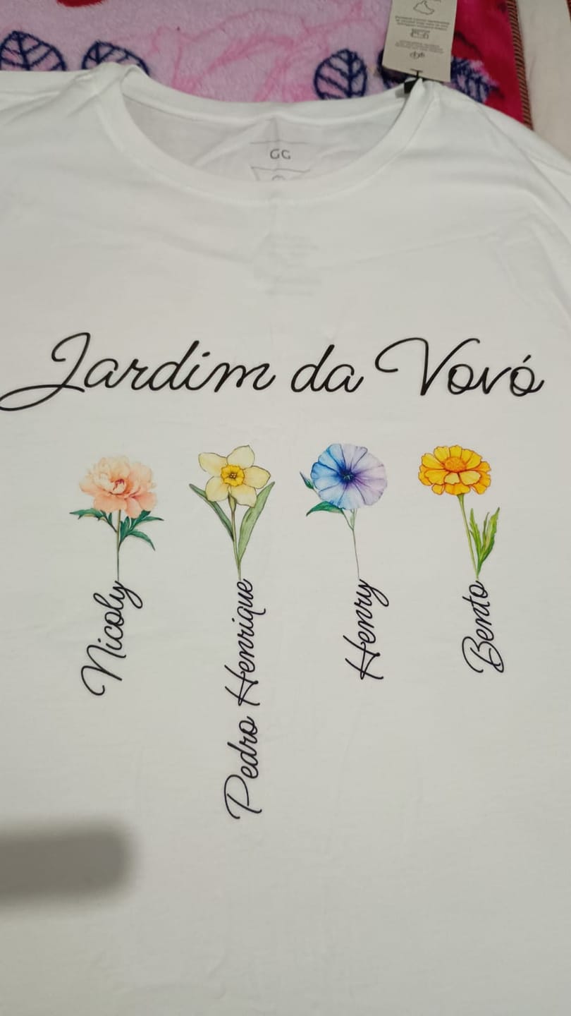 Customer photo review of Camiseta JARDIM DA VOVÓ - NOVAS FLORES  | Presente para Avó | Algodão 100%
