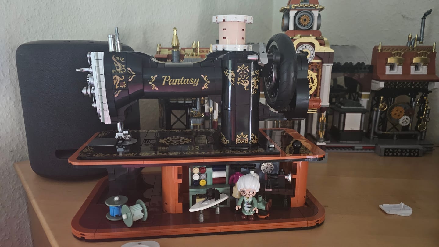 Customer photo review of Pantasy Hand Crank  Sewing Machine 85028