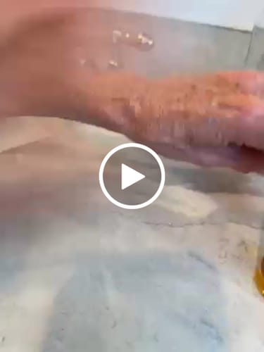Customer video review of Besque® Magic Body Oil - 100ml