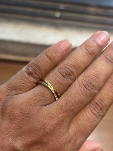 Customer photo review of Cross-Over Stones Lined Twist Ring