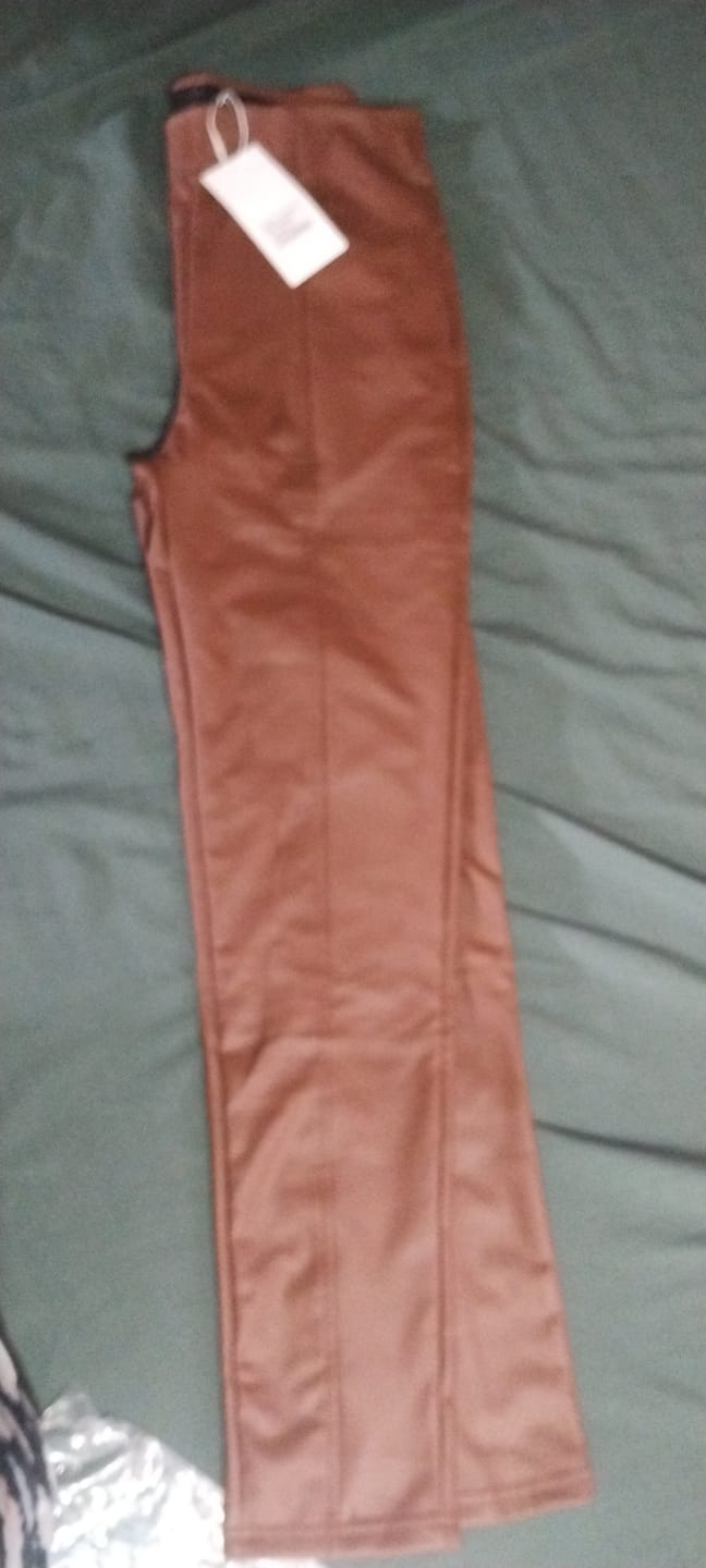 Customer photo review of Calça Couro Eco Flanelada, Caramelo
