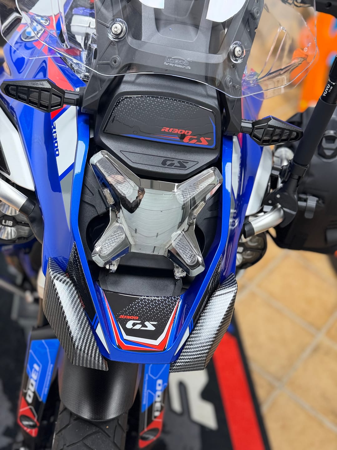 Customer photo review of LOBOO Magnetic Headlight Guard for BMW R1300GS (2024+) | Shatterproof PC Lens Protector with Quick-Release