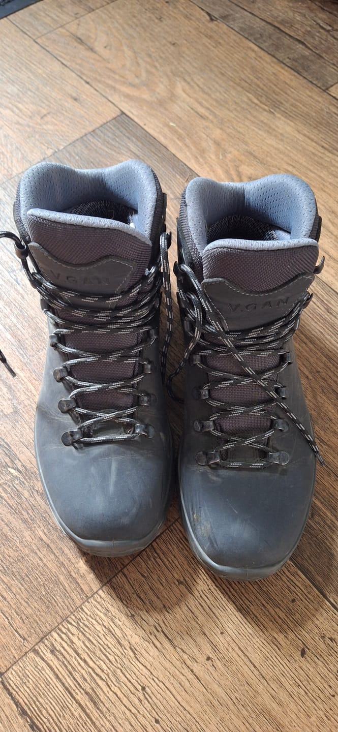 Customer photo review of Arti Hiker Boots