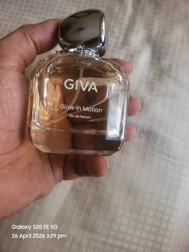Customer holding the GIVA Glow in Motion Perfume bottle in their hand.