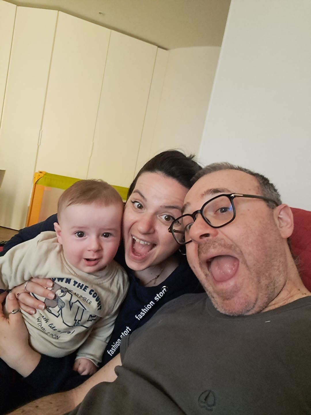 Customer photo review of Cartoon Love – Espositore in acrilico personalizzato con effetto cartoon per papà e famiglia