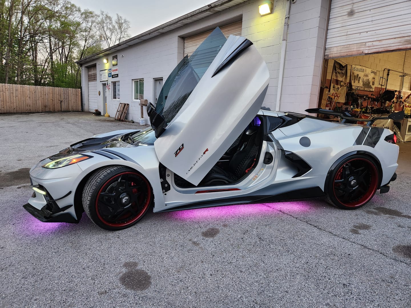 Customer photo review of 2020-Up Corvette C8 | DRY CARBON FIBER Side Fender Fuel Tank Gas Lid Cover