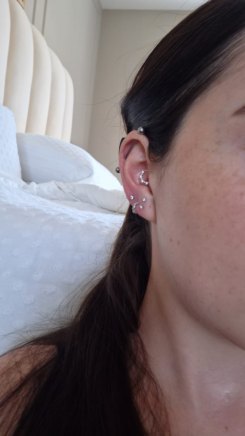 Customer photo review of Solitaire Threadless Cartilage Stud