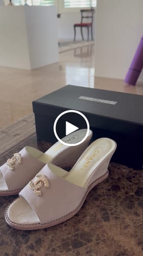 Customer video review of CC 2026 Wedge Sandals 65 Light Beige Suede 667773