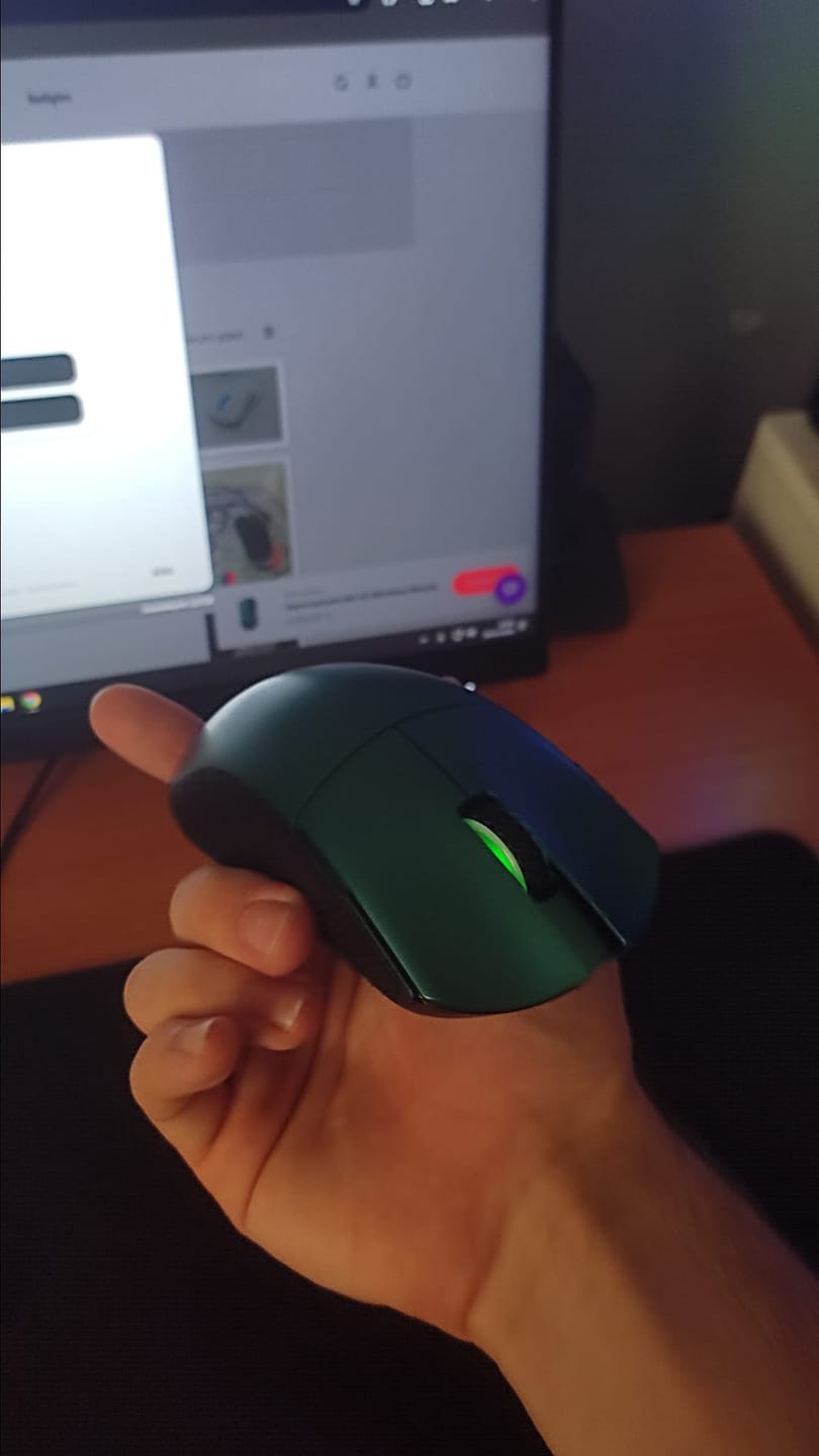 Customer photo review of Darmoshark M3 V2 Wireless Mouse