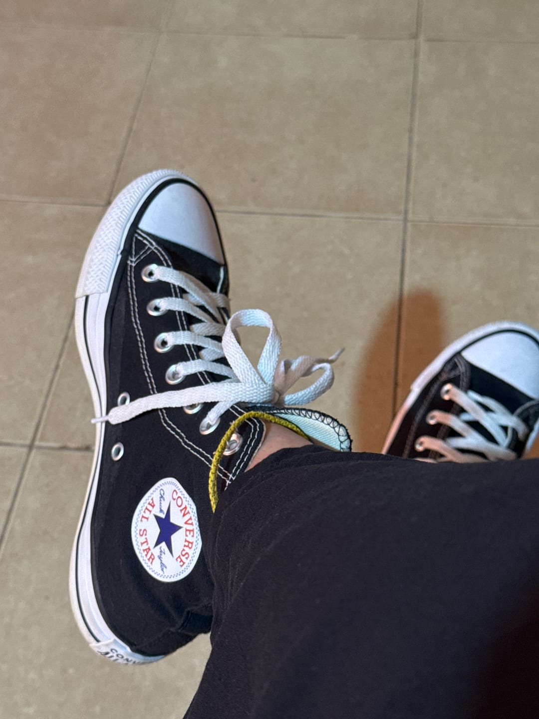 Customer photo review of Zapatillas Converse Chuck Taylor Hi Botitas Negras