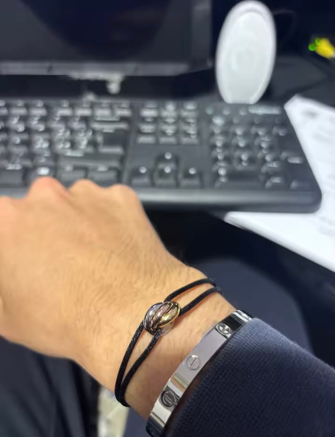 Customer photo review of צמיד אלגנטי בגוון כסף אלגנטיות על זמנית