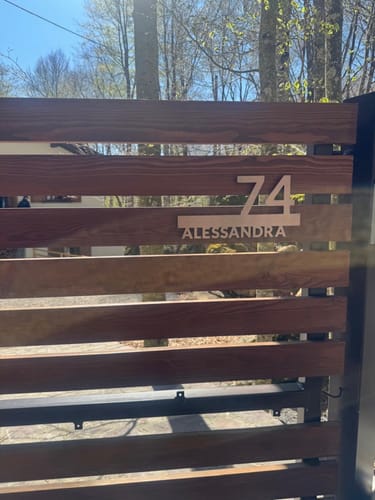 Customer photo review of Numero civico e testo sagomato modello Line 02 Alluminio