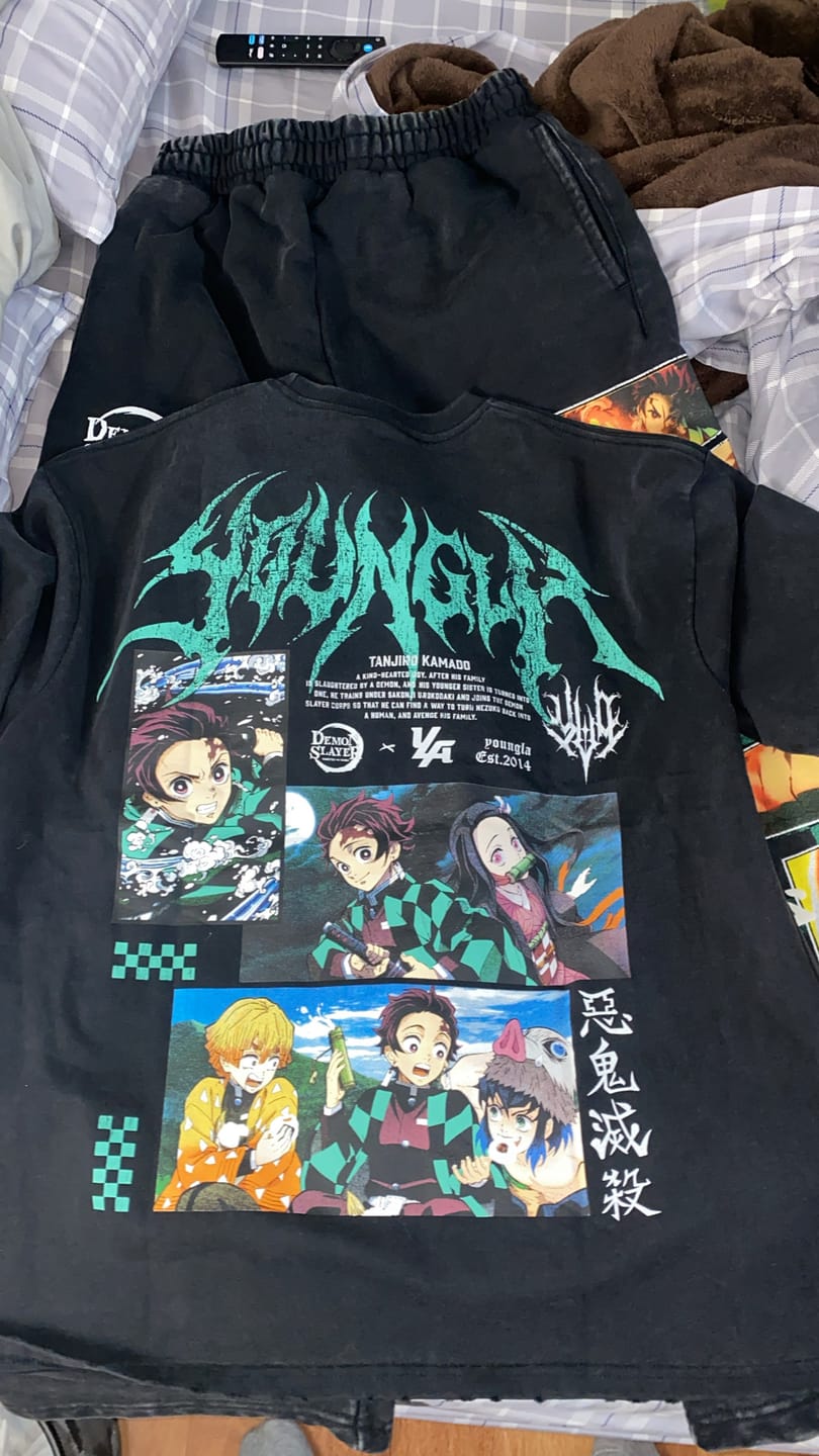 Customer photo review of 4297 - Demon Slayer: Kimetsu no Yaiba - Anime Tees