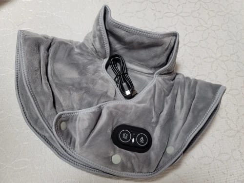 Customer photo review of Collier Cervical Chauffant Massant Électrique