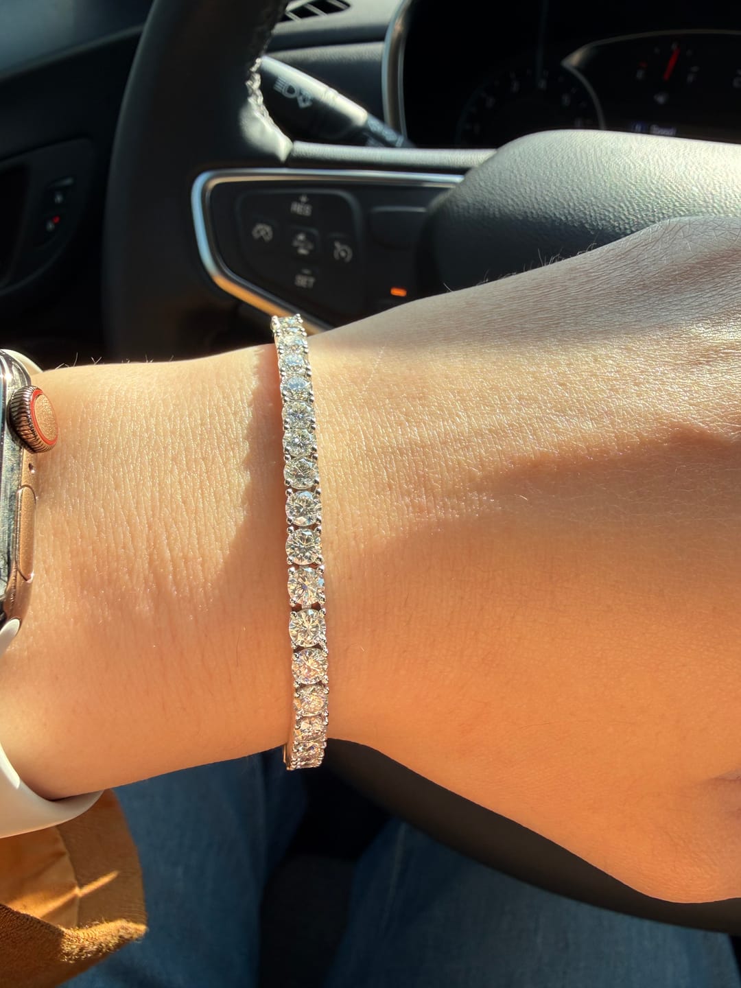Customer photo review of Clara VVS1 Moissanite Round Cut Tennis Bracelet