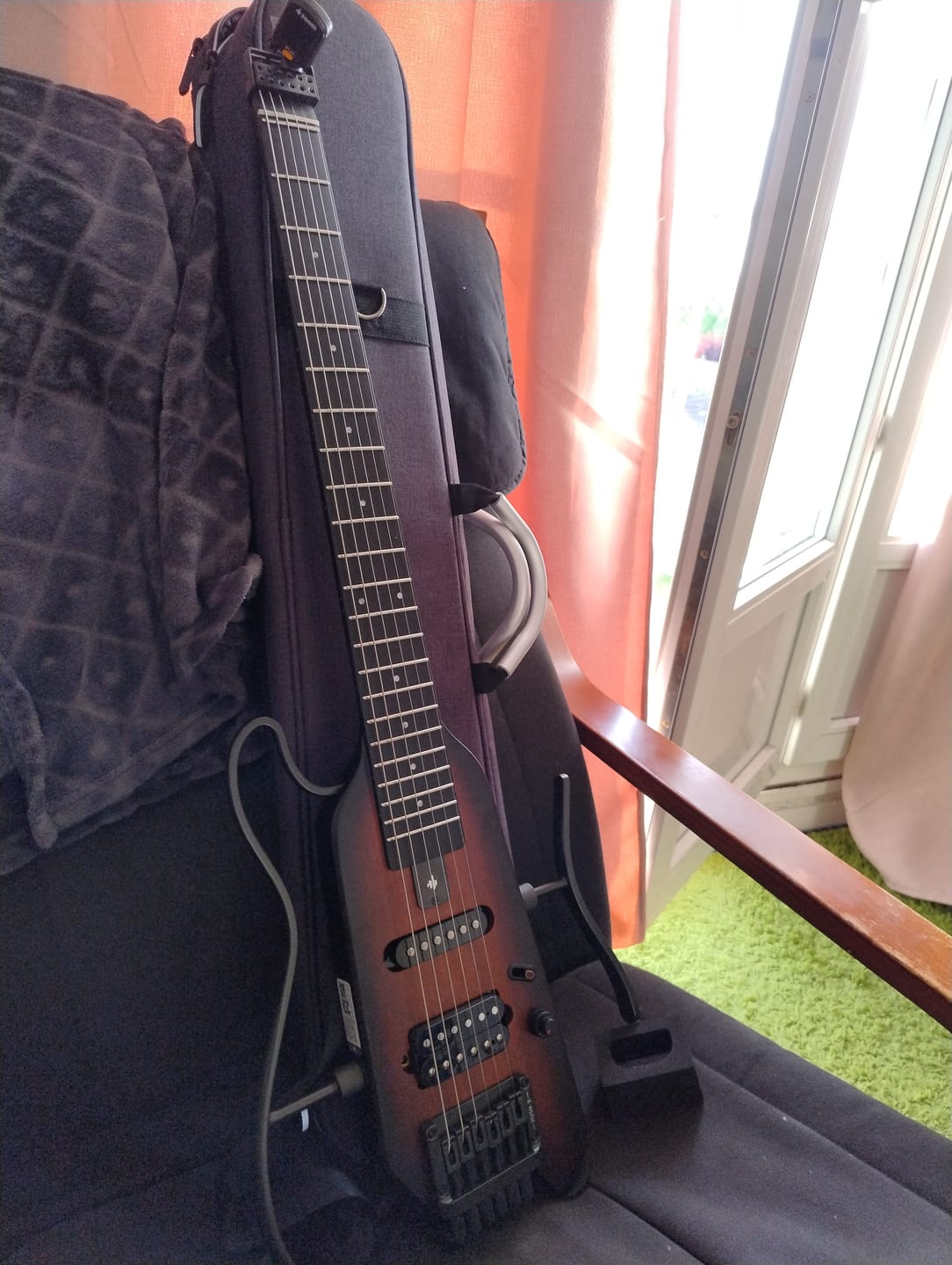 Customer photo review of 【Boîte ouverte】Donner HUSH™ X Guitare Électrique Sans Tête