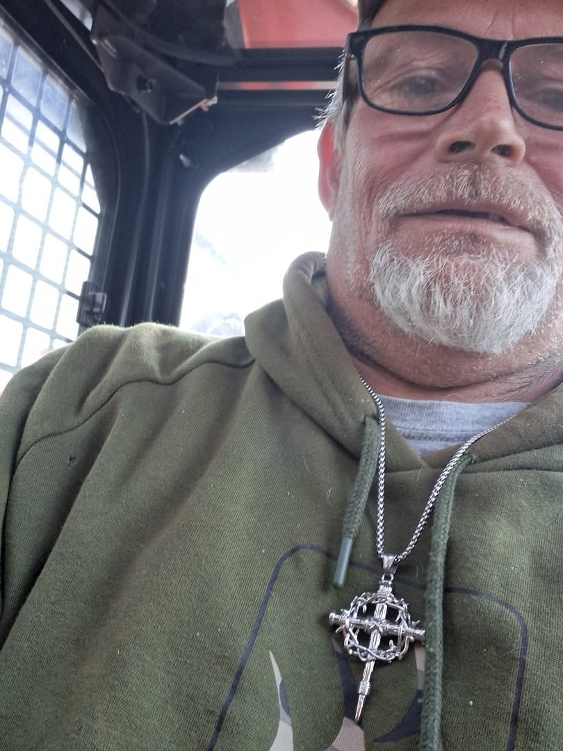 Customer photo review of Christianartworkshop Three-Style Cross with Thron Necklace: Quiet Reminder of His Redemption