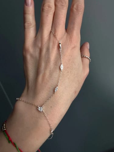 Customer photo review of Amélie Crystal Hand Chain