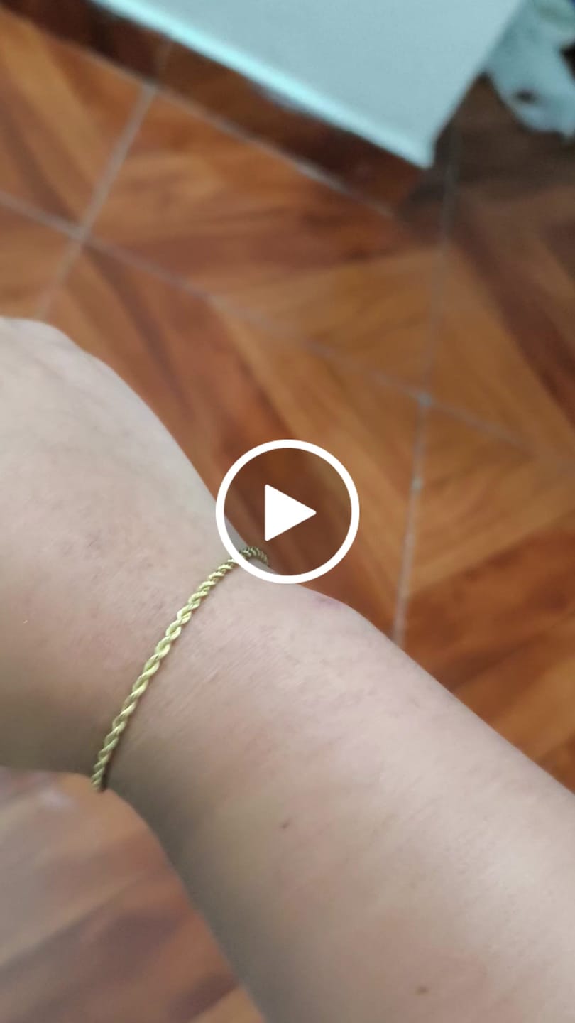 Customer video review of Pulsera Lazo en Oro laminado 18k