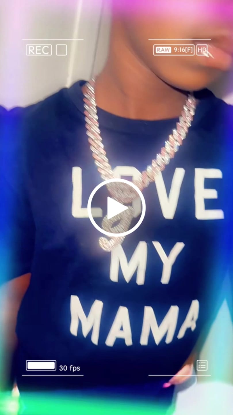 Customer video review of LUXIIVA® PINK LIPS INITIAL PENDANT(Ready to Ship)