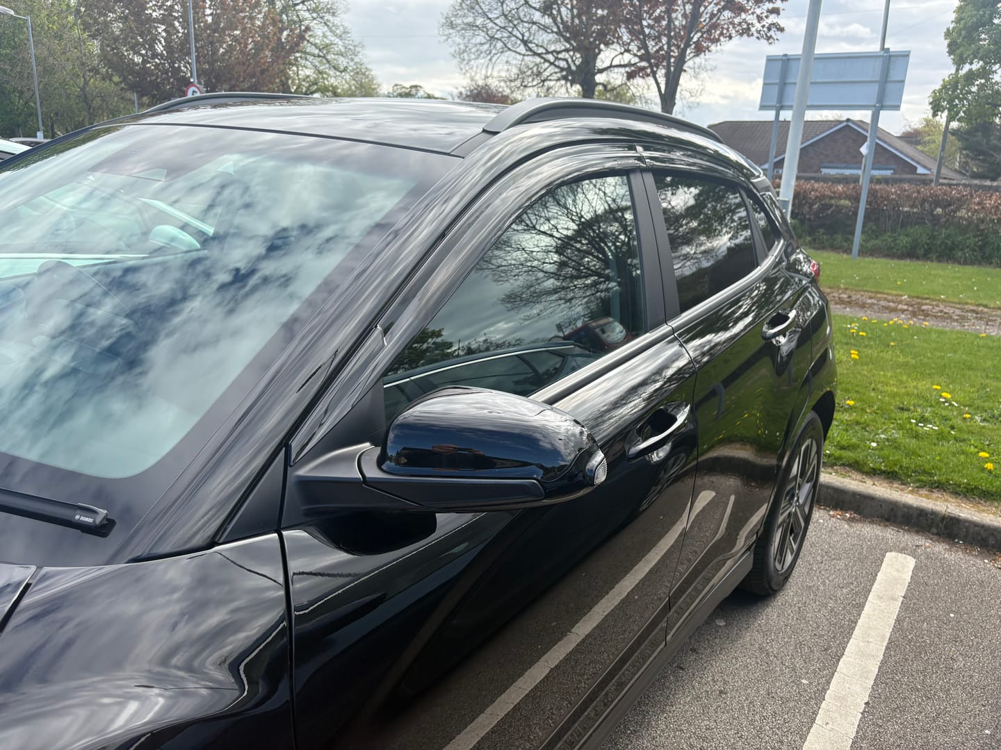 Customer photo review of Auto Clover Wind Deflectors Set for Hyundai Kona 2017 - 2023 (6 pieces)