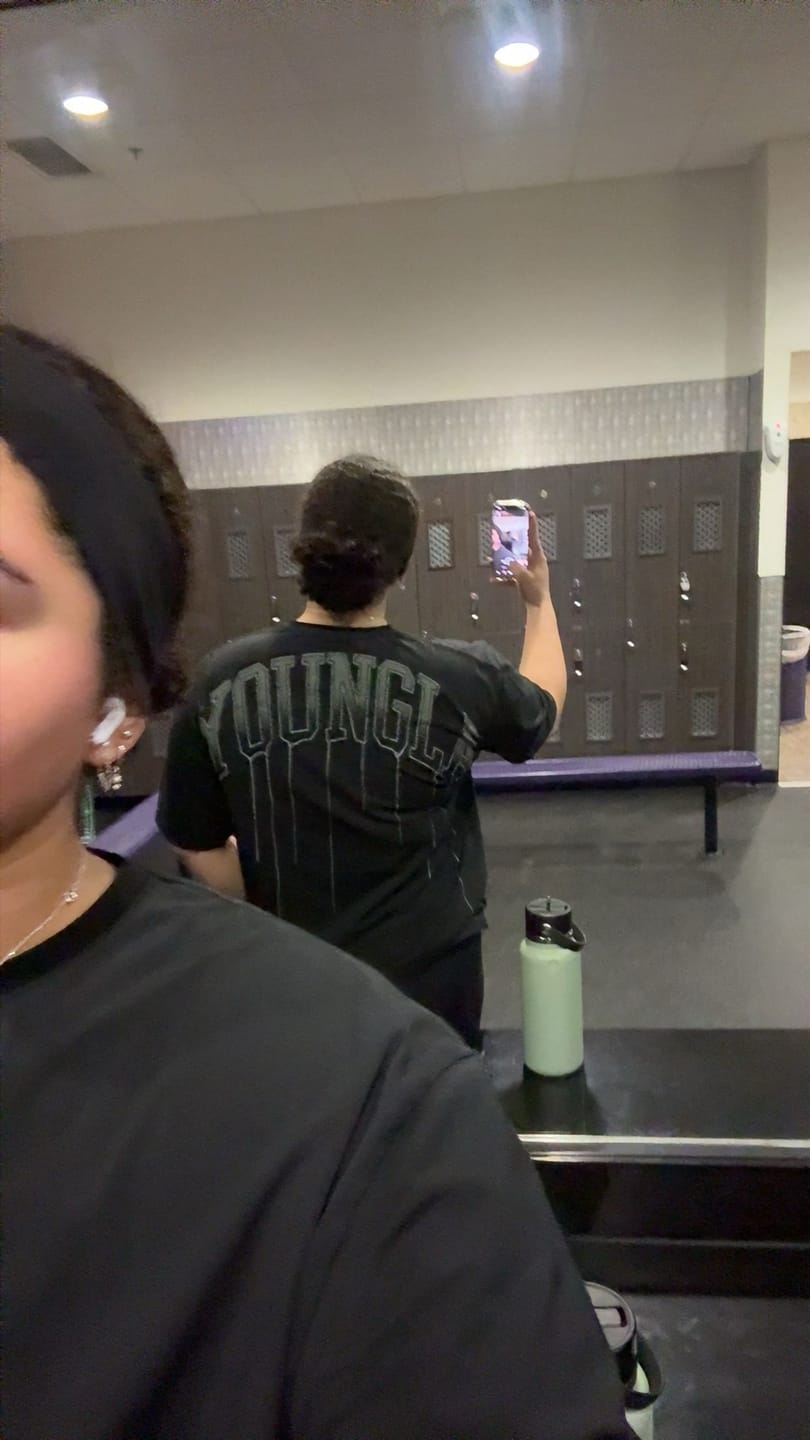 Customer photo review of W428 - Drip Oversized Tee