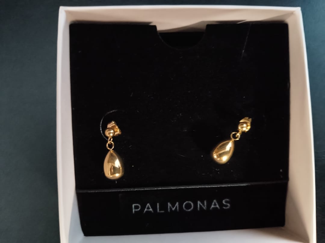 Customer photo review of Classic Green Glow Drop Jewellery Set