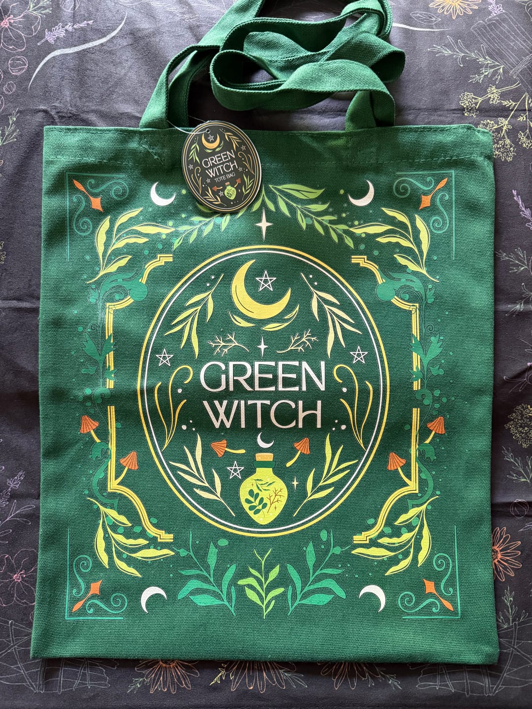 Customer photo review of Green Witch Tote Bag – Witchy Stofftasche für Alltag und Einkauf