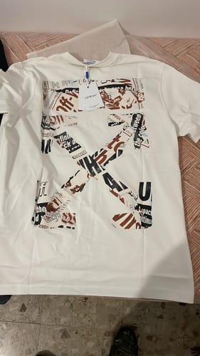 Recensione con foto di un cliente su T-shirt Off-White 007
