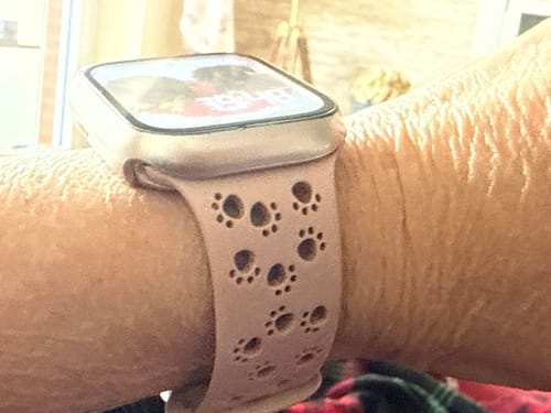 Customer photo review of Apple Watch Silikonband "Pfoten"