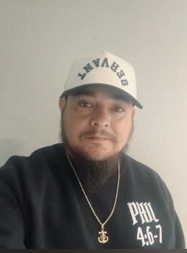 Customer photo review of [PRE-ORDER - SHIPS APRIL 8TH] ‘SERVANT’ Premium SnapBack - Cream/Black