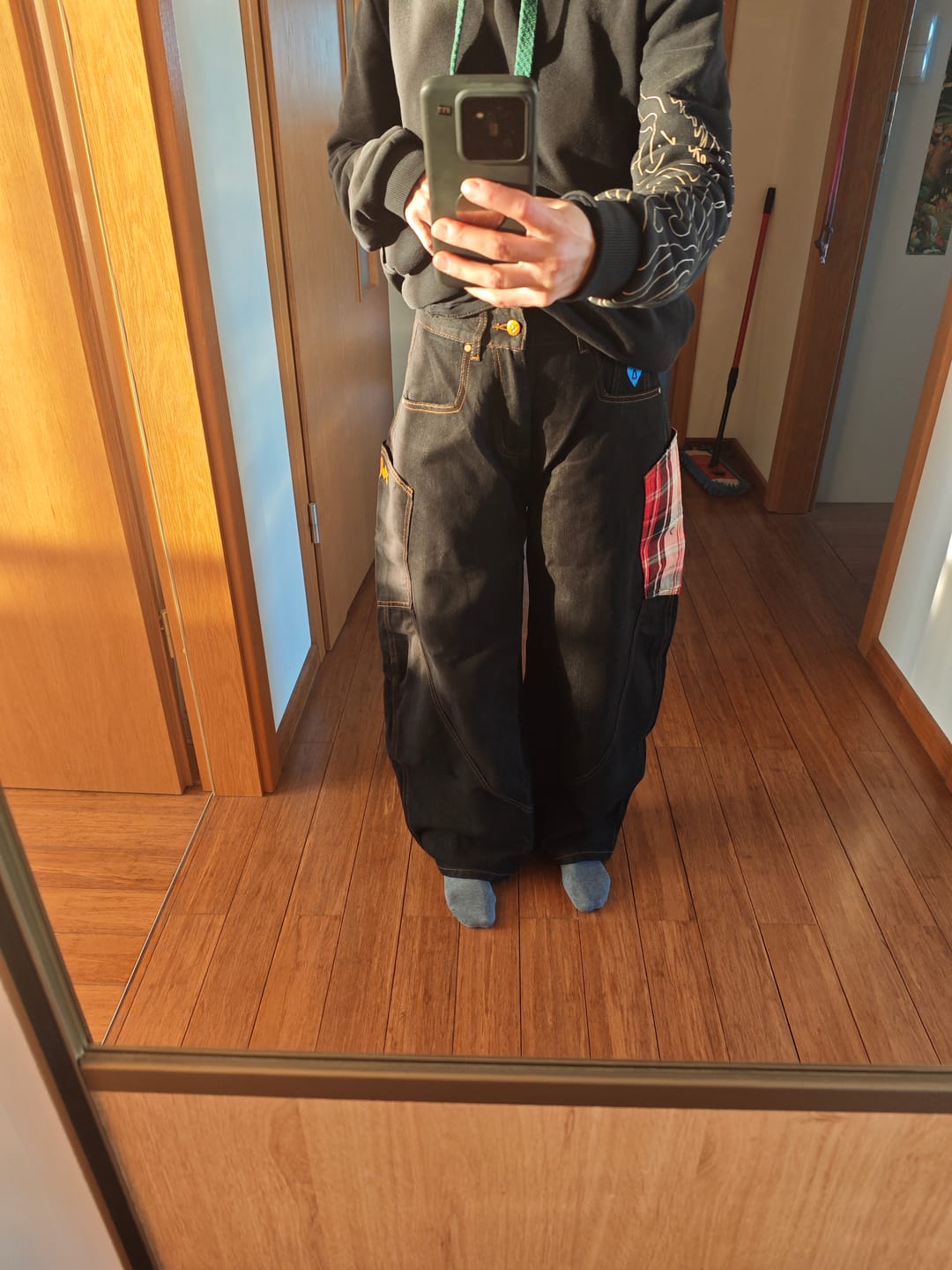 Customer photo review of Aelfric Eden BAGGY BARREL Jeans