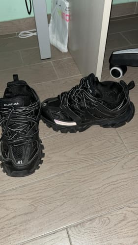 Recensione con foto di un cliente su Balenciaga Track Nera