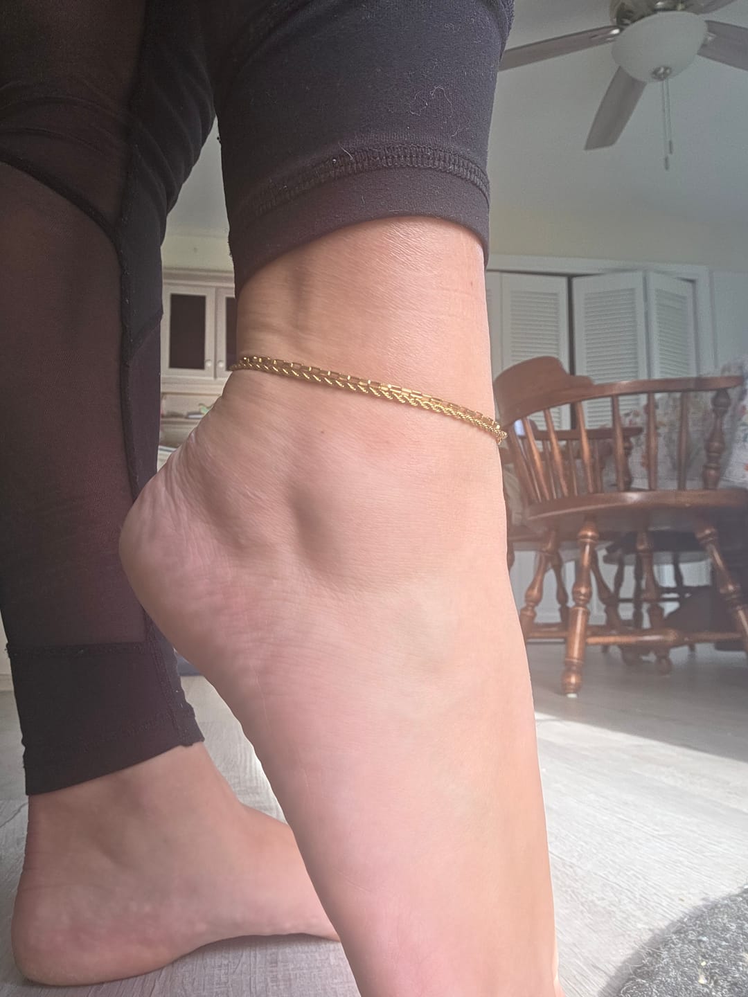 Customer photo review of Nora Layered Box Chain Anklet