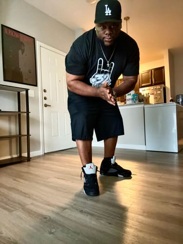 Customer photo review of 32 GANG BUDGET TEE