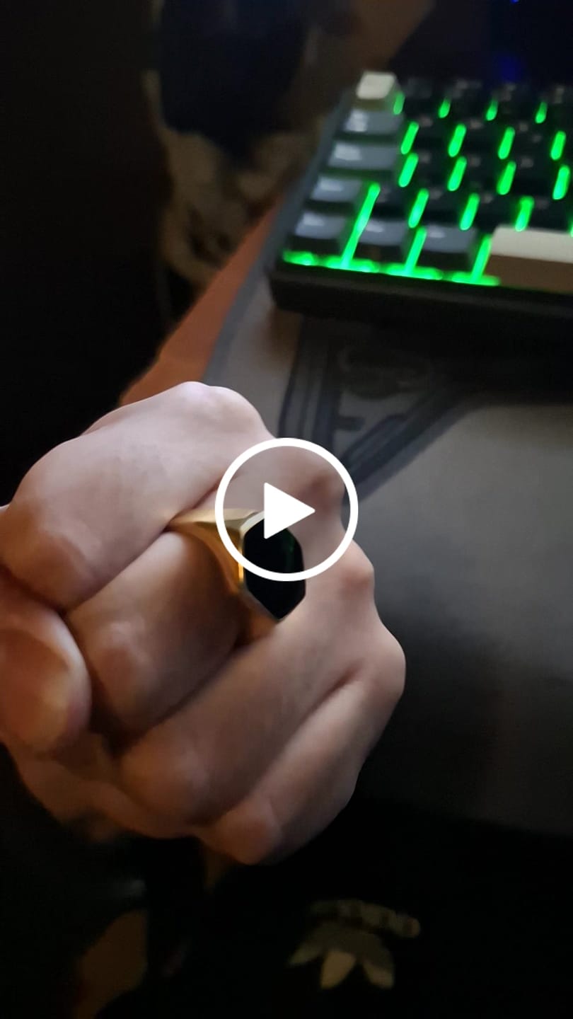 Customer video review of Anillo Hex Gold