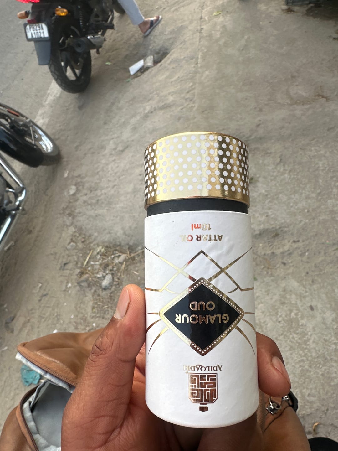 Customer photo review of Glamour Oud Attar Perfume 10ml