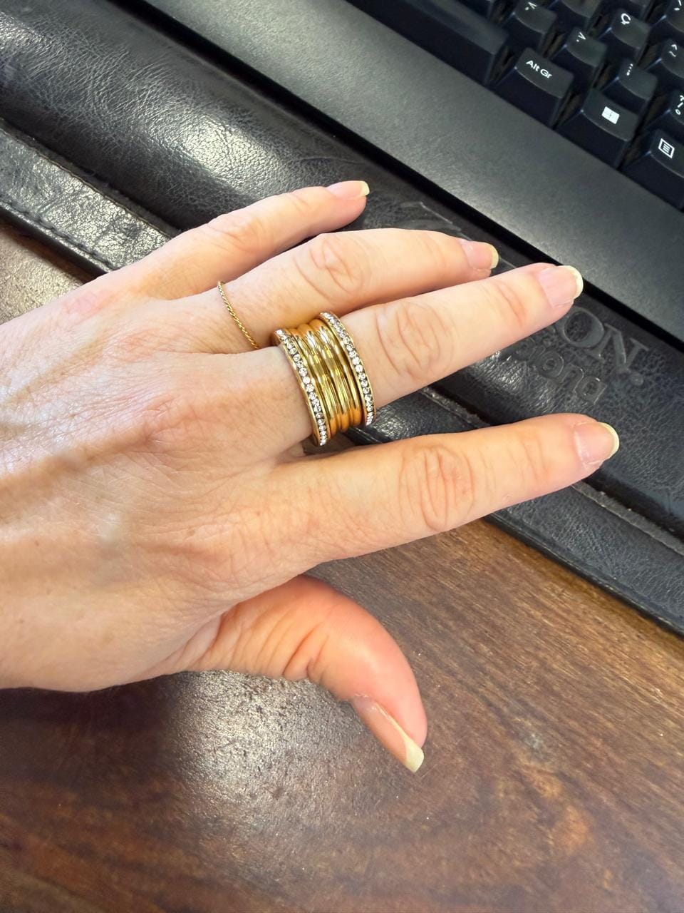 Customer photo review of Anel Luxo Imperial Banhado em Ouro 18K
