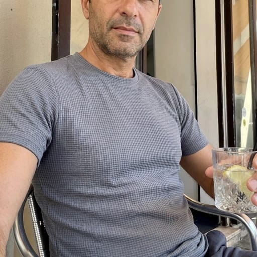 Customer photo review of Arden - Men's Ultra Comfortable Crew Neck T-Shirt