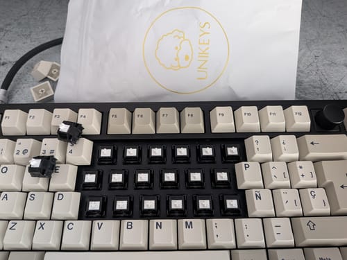 Customer photo review of KEEBSCAPE.CO X HMX SNOW CRASH RAIL BOTTOM OUT LINEAR SWITCH FACTORY LUBED EDITION (10PCS)