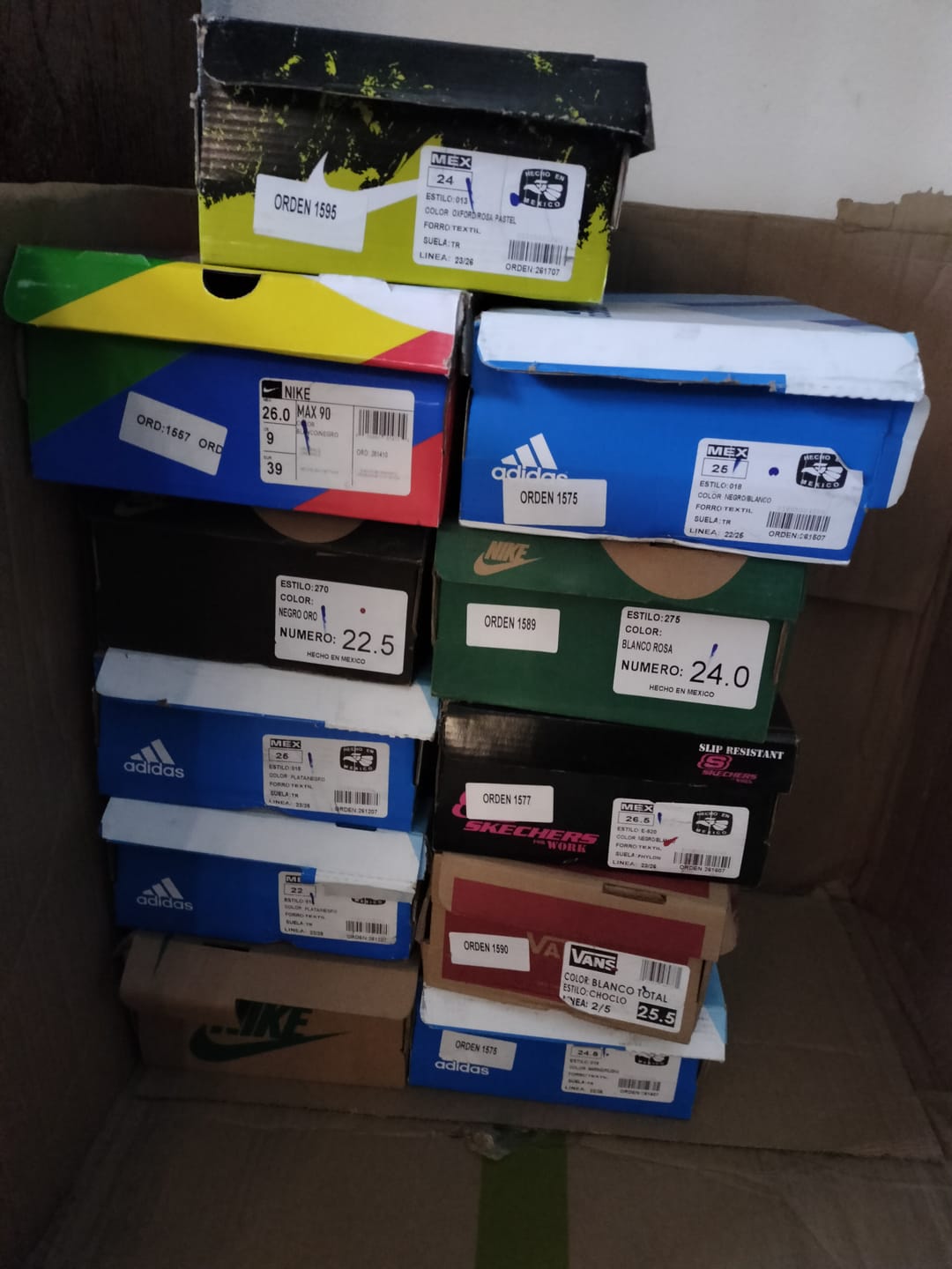 Customer photo review of Tenis 175 Choclo Negro Blanco