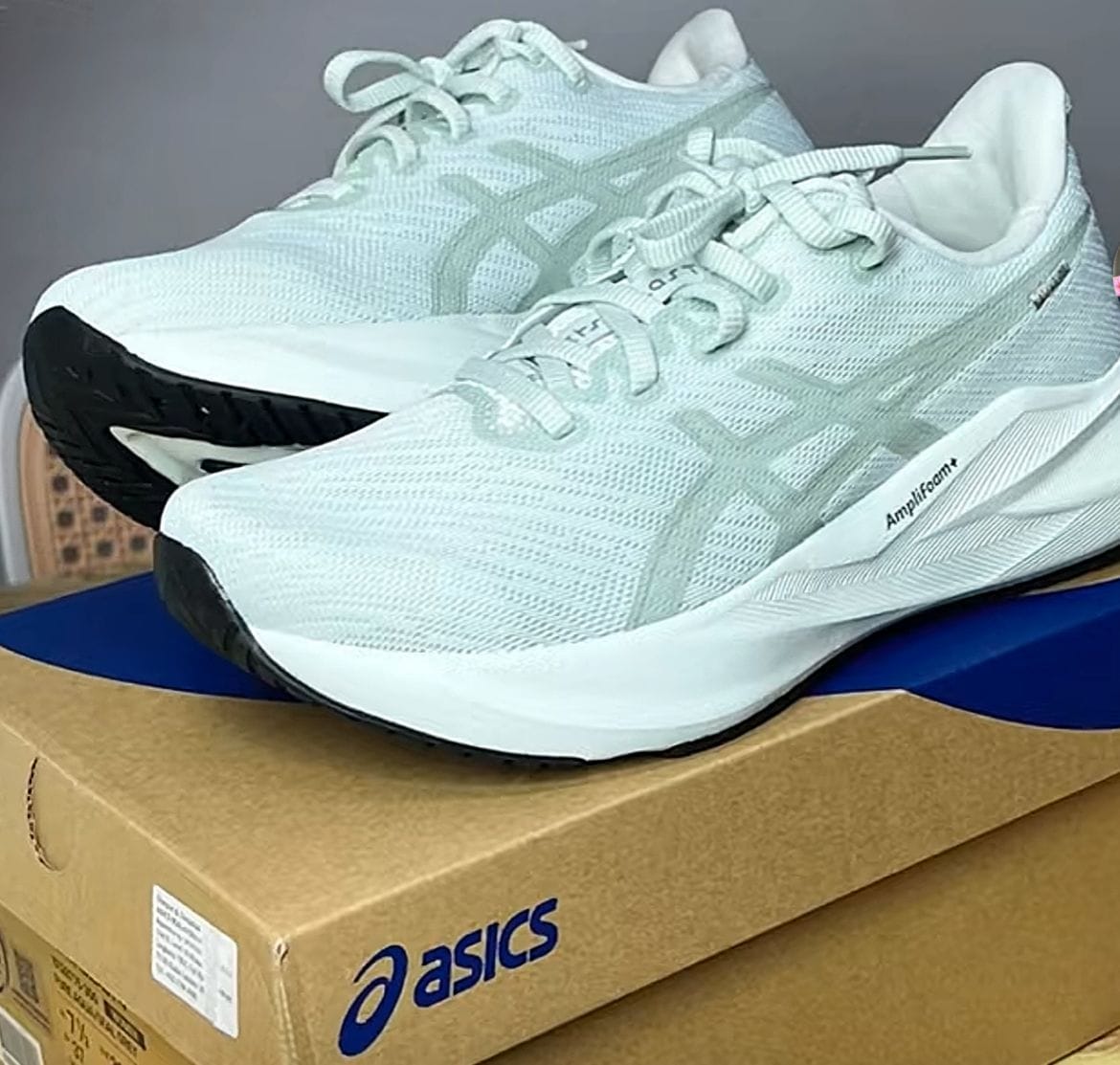 Customer photo review of Asics Versablast 4 Mujer Concrete White
