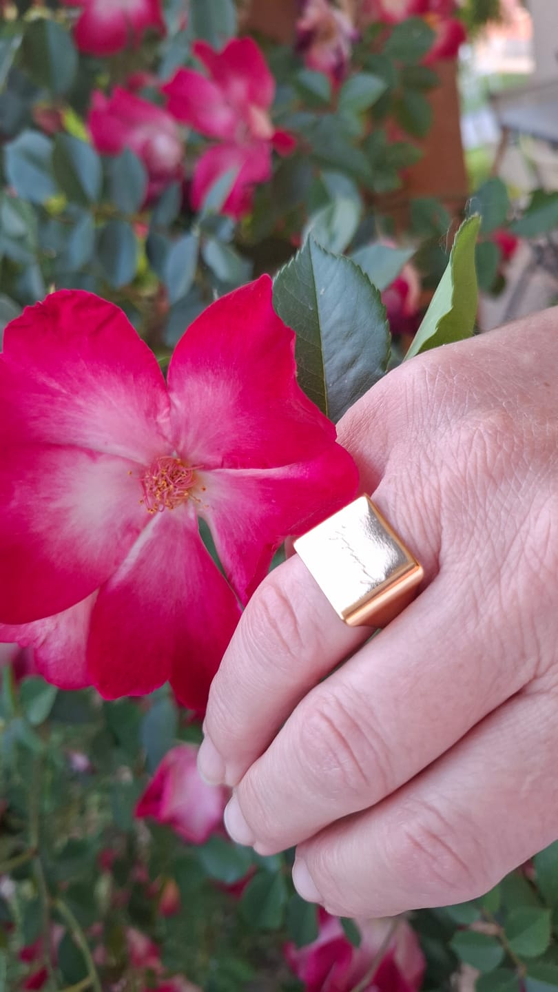 Customer photo review of ANELLO REGOLABILE IN OTTONE MANIFESTING FELICE