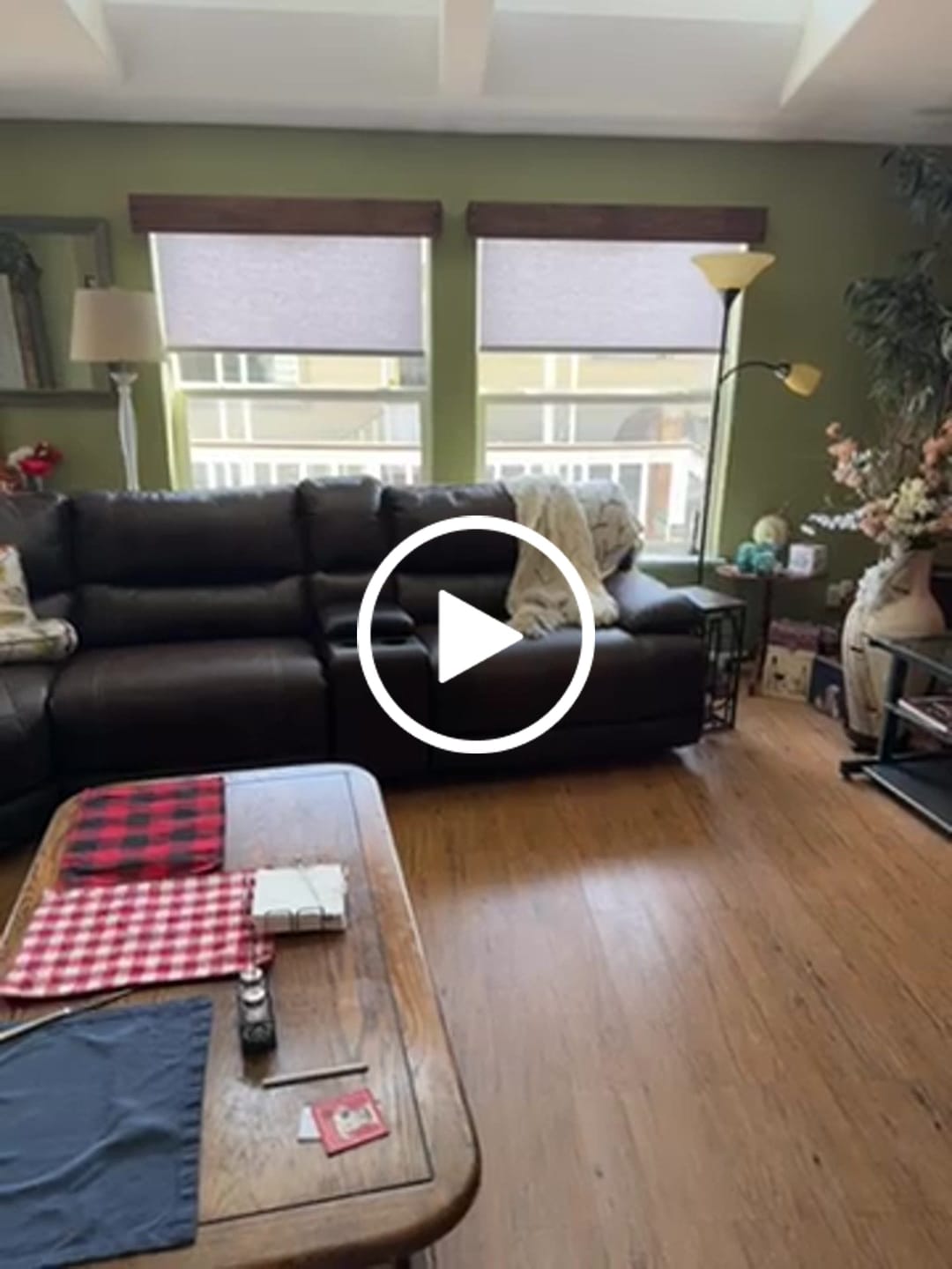 Customer video review of SmartWings Motorized Light Filtering Roller Shades 70% Blackout Safari