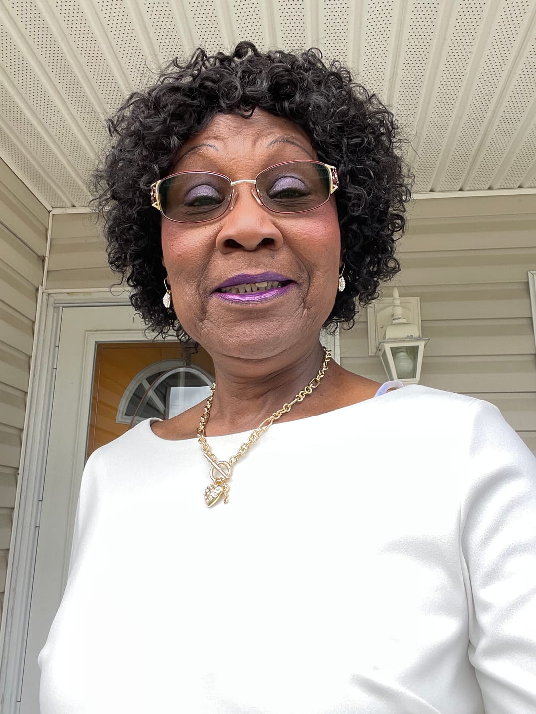 Customer photo review of Vivica A Fox Pure Comfort Cap Full Wig - CARNIVAL - 100% Premium Human Hair