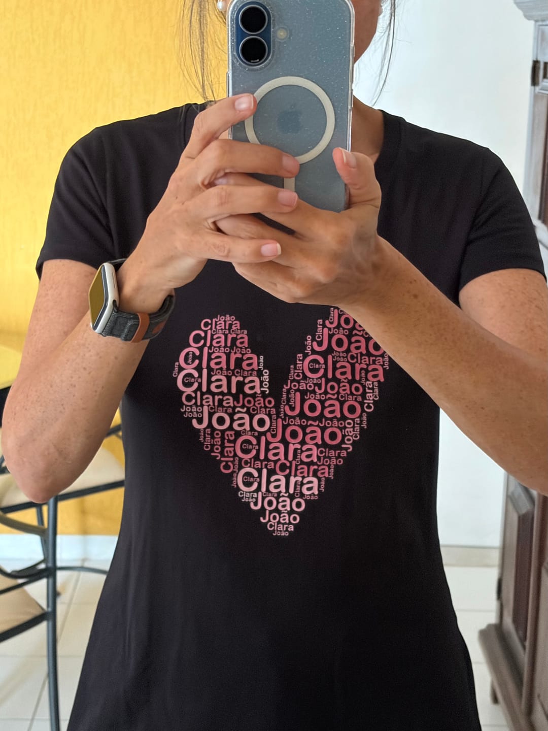 Customer photo review of Camiseta Personalizada CORAÇÃO DE PALAVRAS - Algodão Peruano