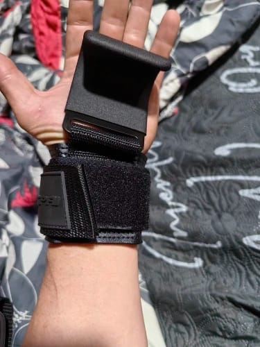 Customer photo review of Weight Lifting Rod Hooks Wrist Support (Pair of 1)