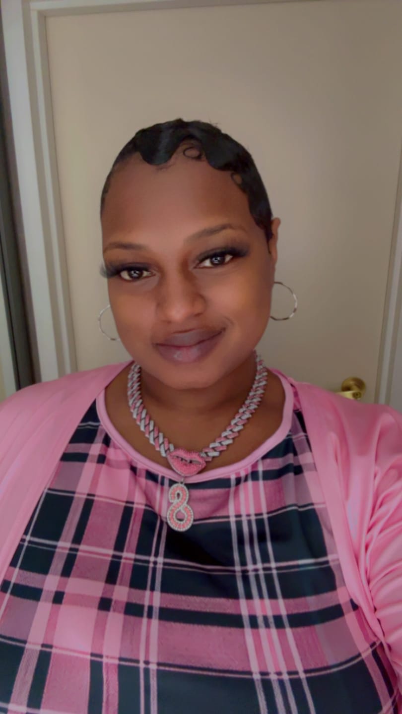 Customer photo review of LUXIIVA® LIPS INITIAL PENDANT(Ready to Ship)